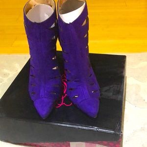 New with box purple heels